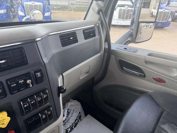 2020 Peterbilt 567-27