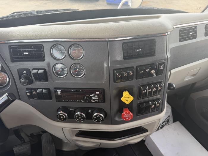 2020 Peterbilt 567-28