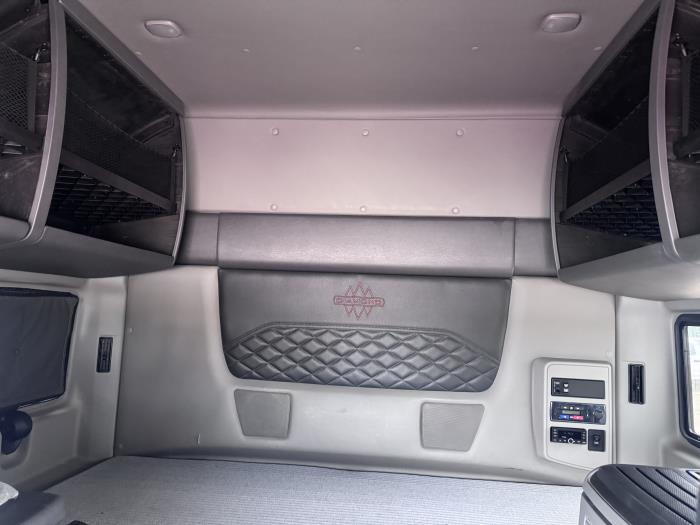 2022 International HX520-7