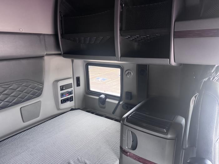 2022 International HX520-9