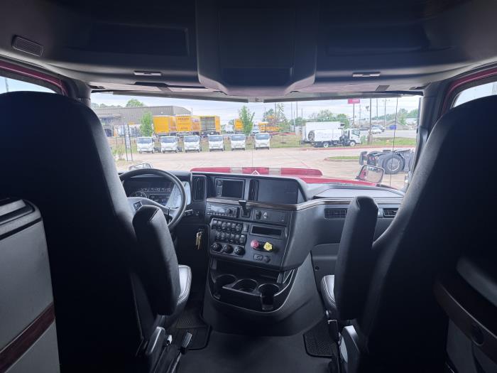 2022 International HX520-10