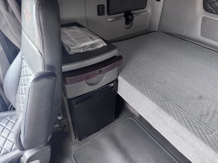 2022 International HX520-11