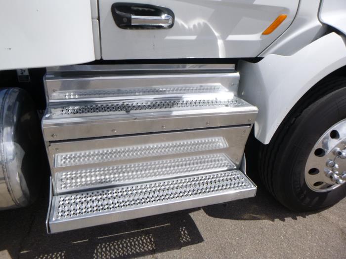 2020 Peterbilt 579-26