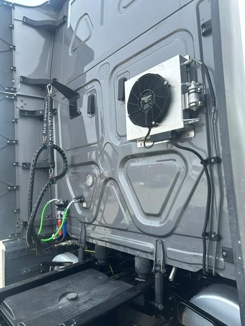 2022 Freightliner Cascadia-6