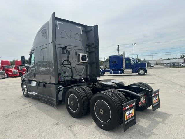 2022 Freightliner Cascadia-7