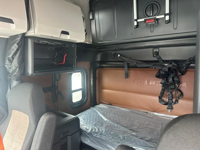 2022 Freightliner Cascadia-13