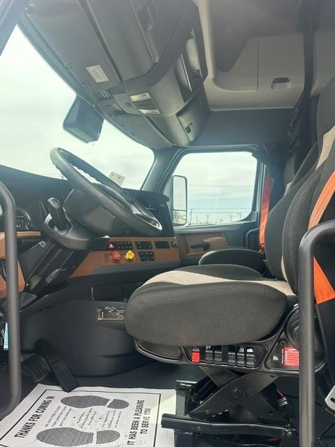 2022 Freightliner Cascadia-19