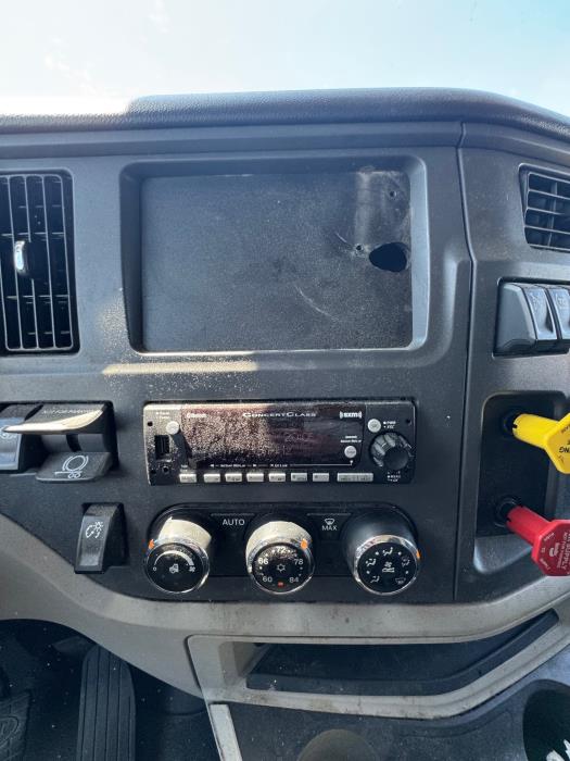 2022 Peterbilt 579-18