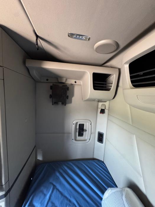 2022 Peterbilt 579-24