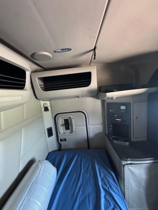 2022 Peterbilt 579-25