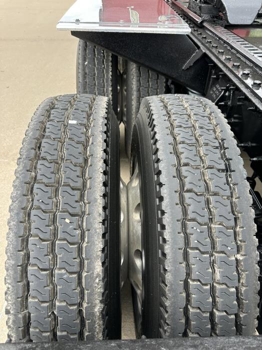 2021 Peterbilt 389-18