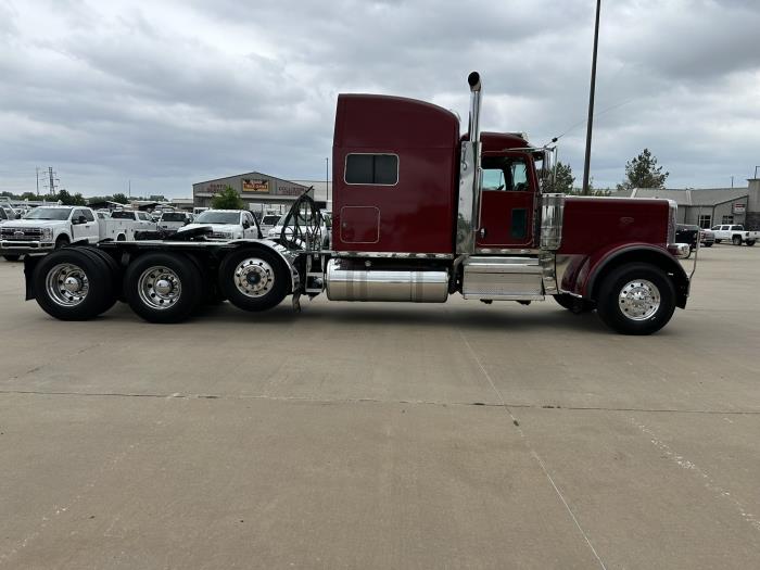 2021 Peterbilt 389-6