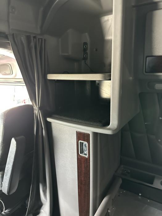 2021 Peterbilt 389-14