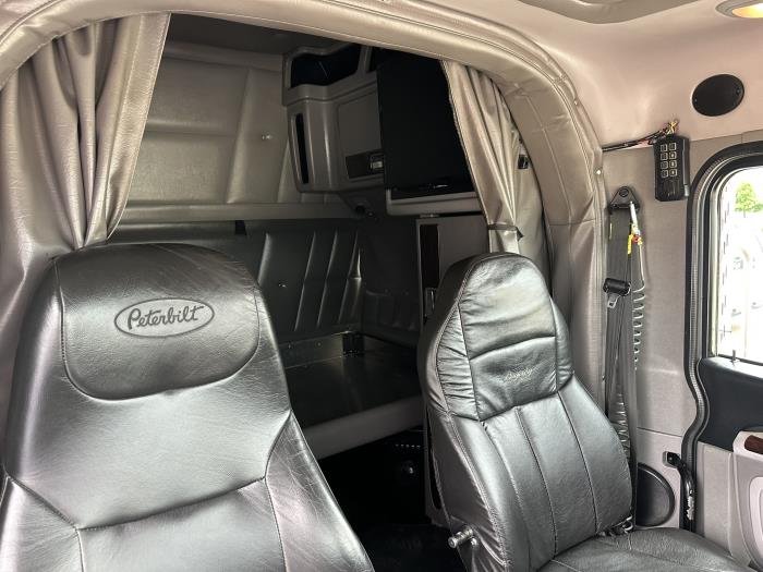2021 Peterbilt 389-11