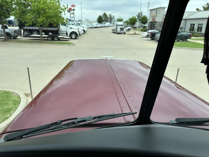 2021 Peterbilt 389-21