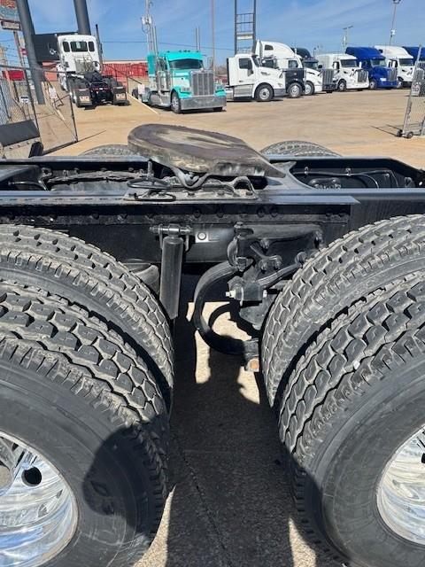 2021 Peterbilt 579-8