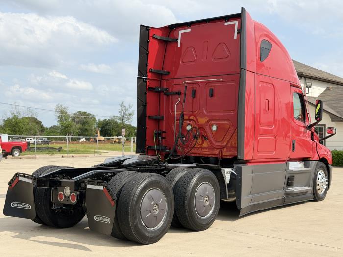 2023 Freightliner Cascadia-4
