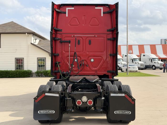 2023 Freightliner Cascadia-5