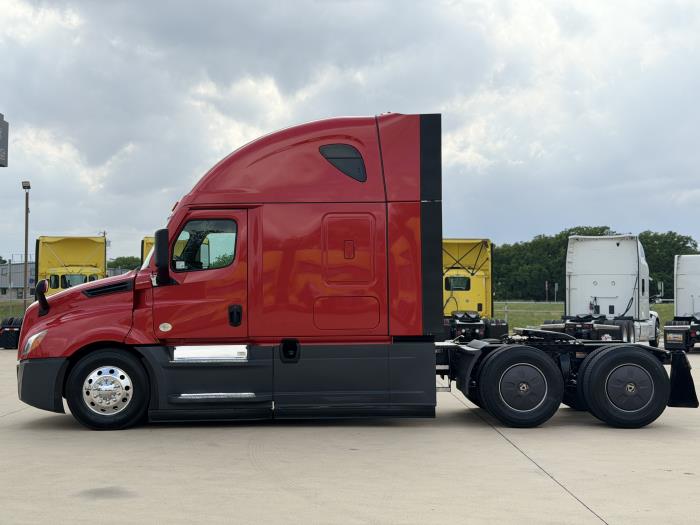 2023 Freightliner Cascadia-7
