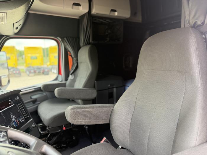 2023 Freightliner Cascadia-20