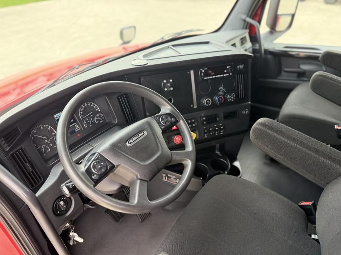 2023 Freightliner Cascadia-21