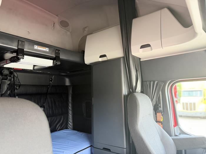 2023 Freightliner Cascadia-30