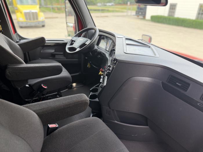 2023 Freightliner Cascadia-31