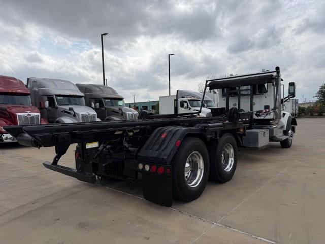 2019 Peterbilt 567-8