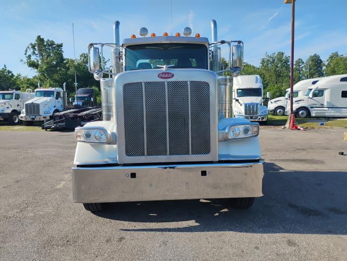 2022 Peterbilt 389-0