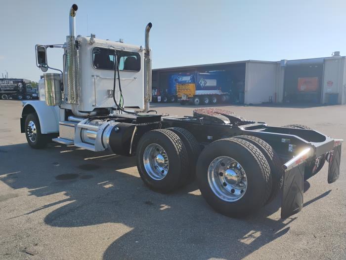 2022 Peterbilt 389-3
