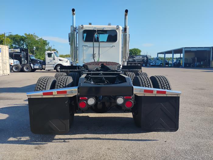 2022 Peterbilt 389-4