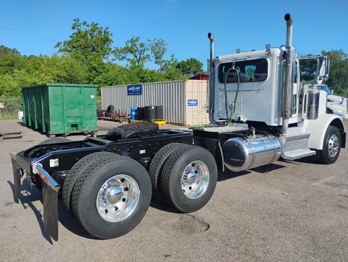 2022 Peterbilt 389-5