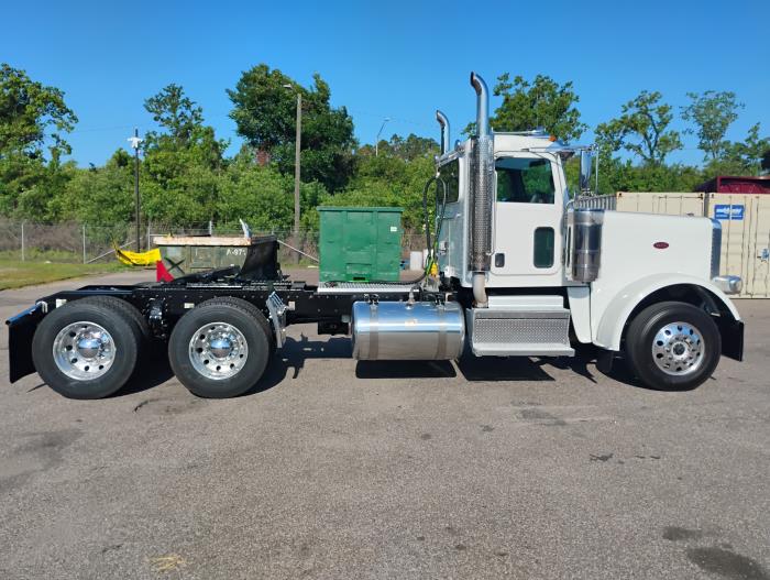 2022 Peterbilt 389-6