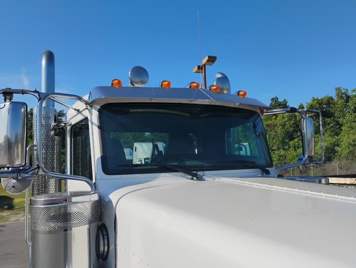 2022 Peterbilt 389-15