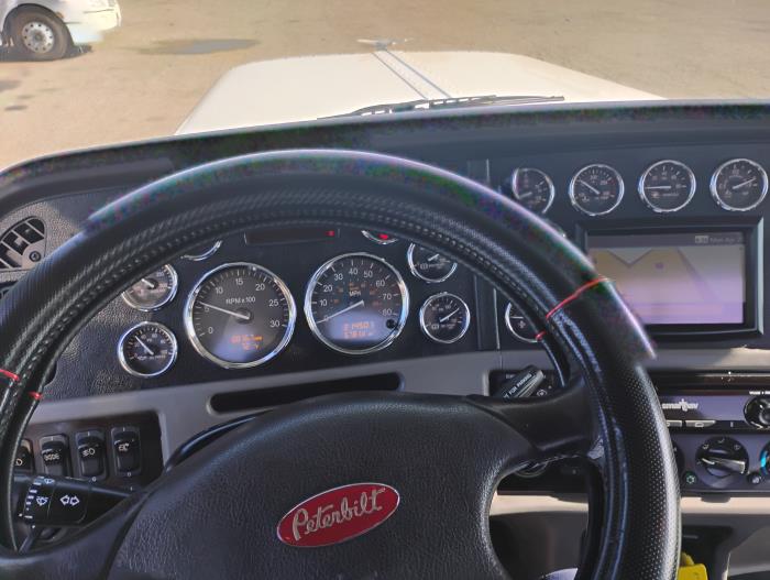 2022 Peterbilt 389-17