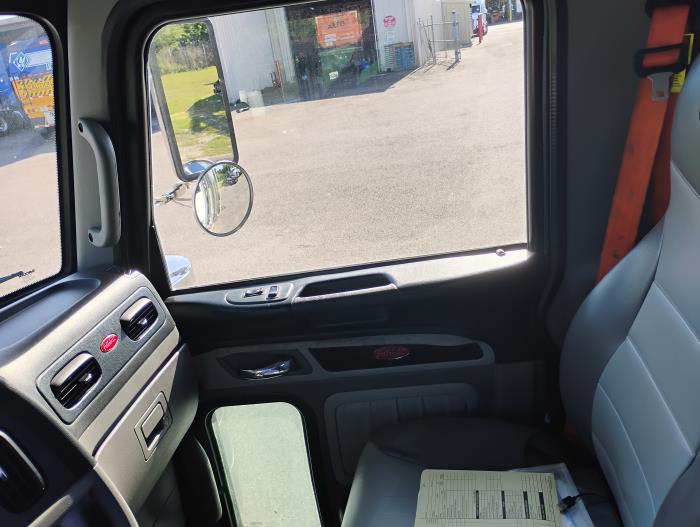 2022 Peterbilt 389-22