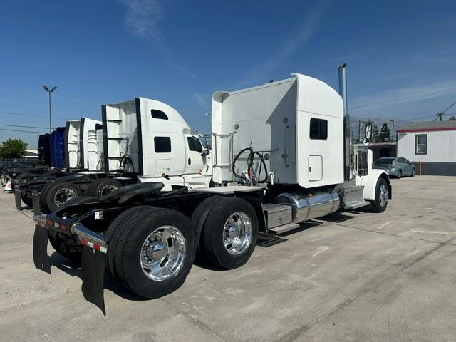 2023 Peterbilt 389-1