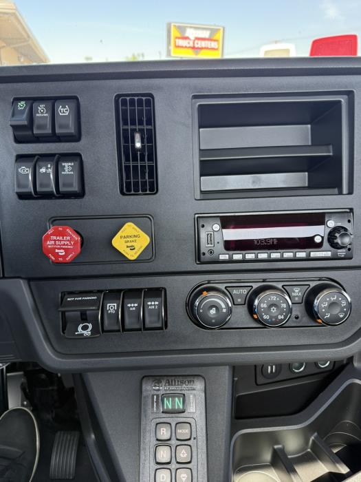 2027 Peterbilt - image 11