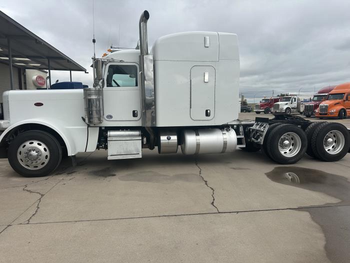2016 Peterbilt 389-1