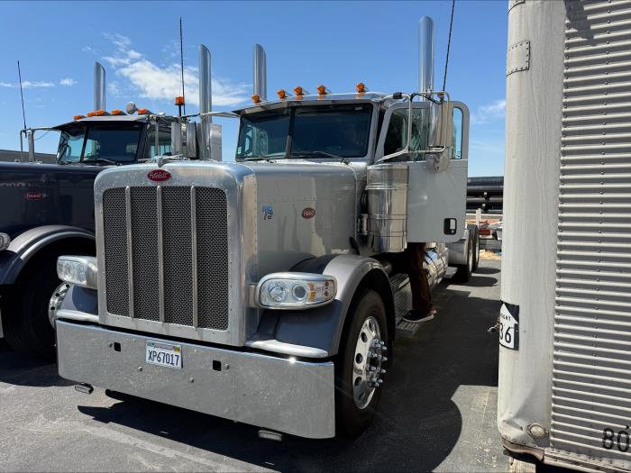 2020 Peterbilt 389-0