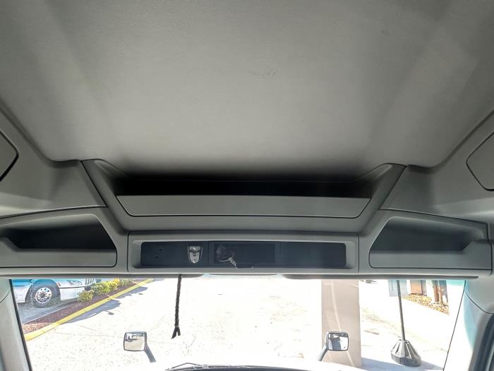 2022 Kenworth T680-4