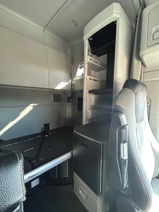 2022 Kenworth T680-5