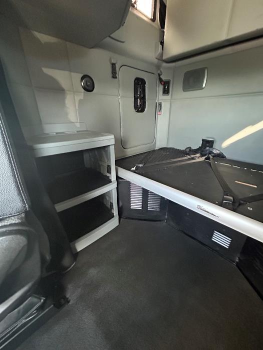 2022 Kenworth T680-6