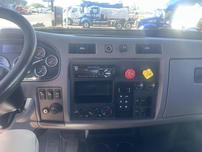 2021 Peterbilt 337-5