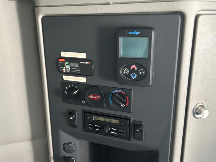 2022 Peterbilt 579-6