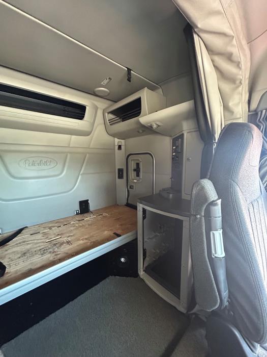 2022 Peterbilt 579-3