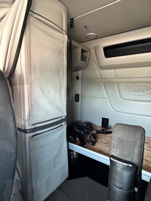 2022 Peterbilt 579-5