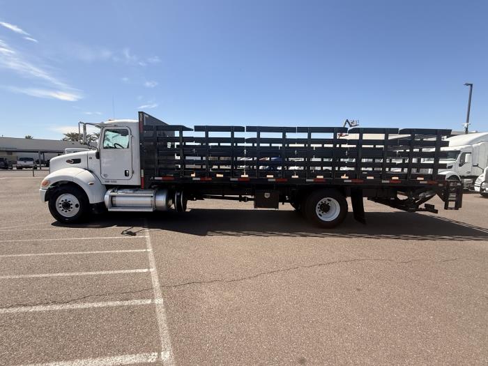 2019 Peterbilt 330-1