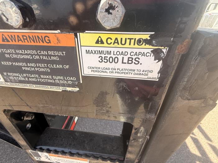 2019 Peterbilt 330-4