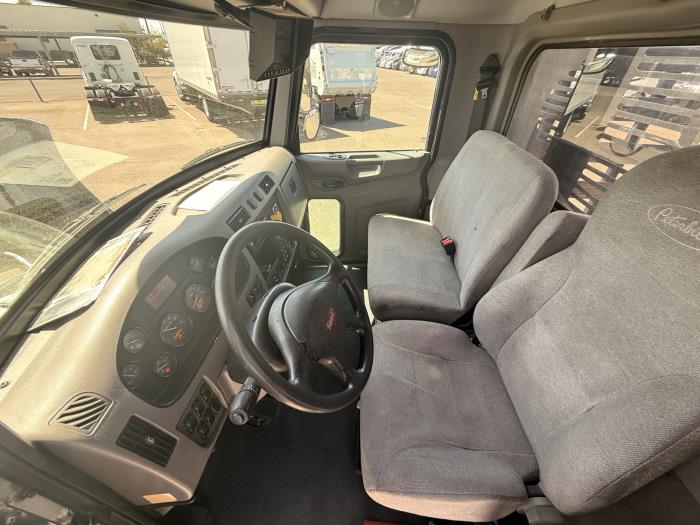 2019 Peterbilt 330-10